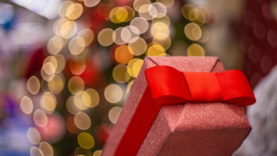 The Agency Magazine’s Guide to Holiday Giving 