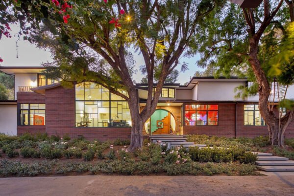 A Cinematic Estate in Encino’s Royal Oaks