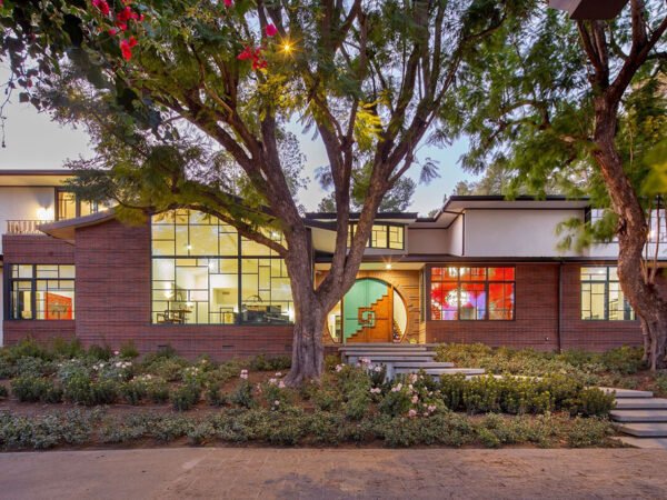 A Cinematic Estate in Encino’s Royal Oaks