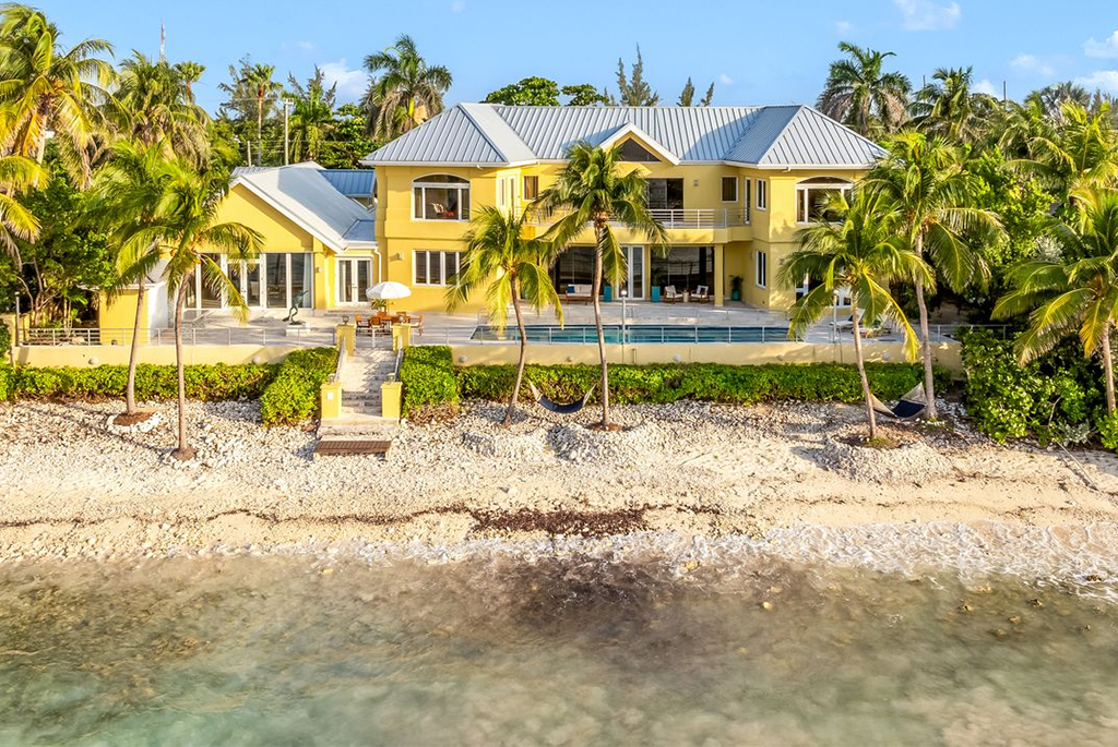 A Grand Cayman Waterfront Escape with Ocean Views at Every Turn