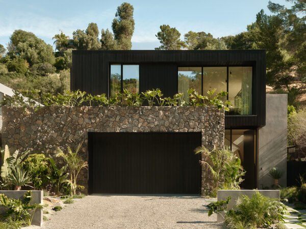 A Sculptural Sanctuary in Studio City