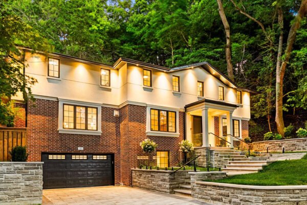 A Stately Retreat on One of Toronto’s Most Prestigious Streets