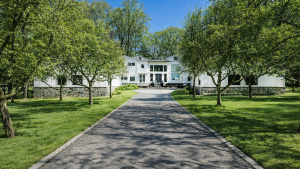 Chic Contemporary Design Sets This Connecticut Home Apart