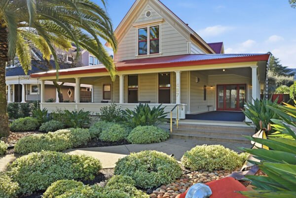 This St. Helena Craftsman Radiates Timeless Charm