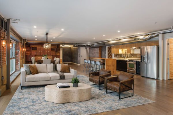 An Industrial Chic Loft That Captures the Vibrance of L.A.’s Arts District