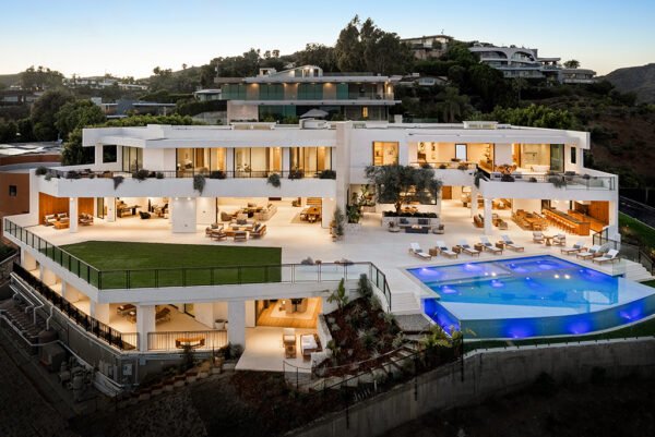 Spotlight on Santiago Arana’s Brentwood Portfolio: 5 Properties Available Now