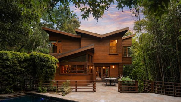 A Nichols Canyon Hideaway Crafted for Intentional Retreat A Nichols Canyon Hideaway Crafted for Intentional Retreat