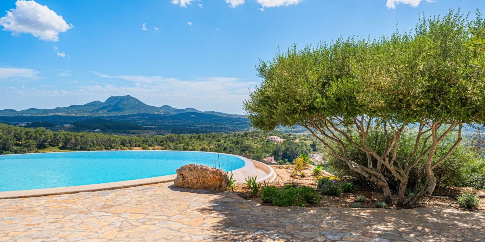 A Modern Hilltop Retreat in Mallorca