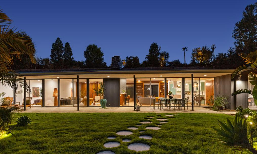 A Stylish Celebration of 1964 Design in Royal Oaks