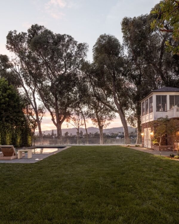 An Enchanting Pacific Palisades Hideaway with Uninterrupted Canyon Views
