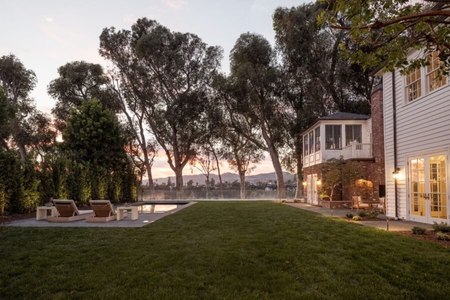 An Enchanting Pacific Palisades Hideaway with Uninterrupted Canyon Views