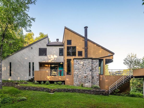 A Singular Waterfront Retreat Comes to Market for the First Time in Ivry-sur-le-Lac