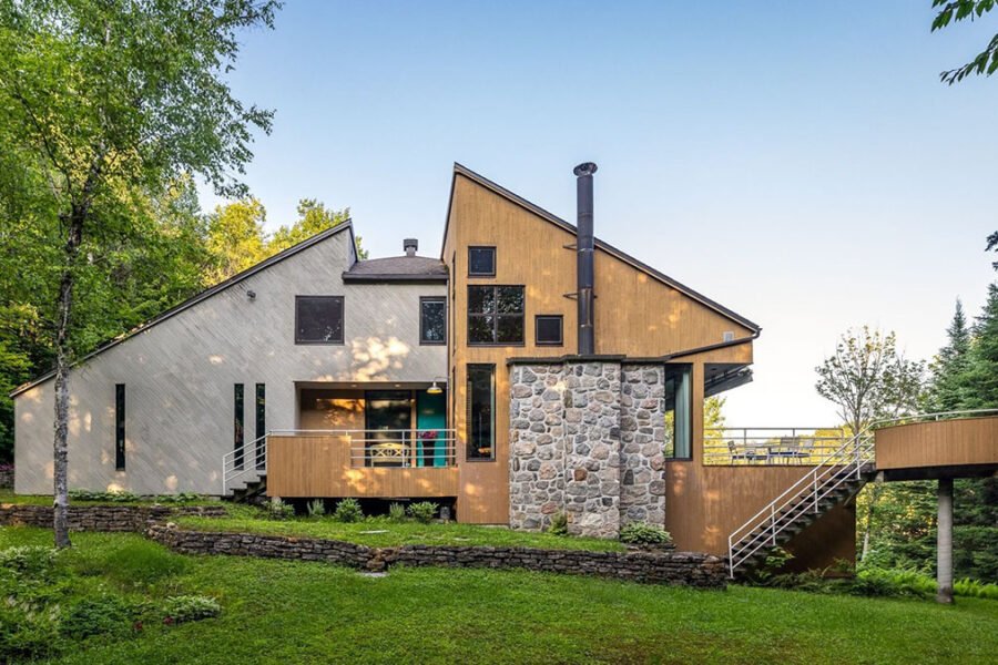 A Singular Waterfront Retreat Comes to Market for the First Time in Ivry-sur-le-Lac