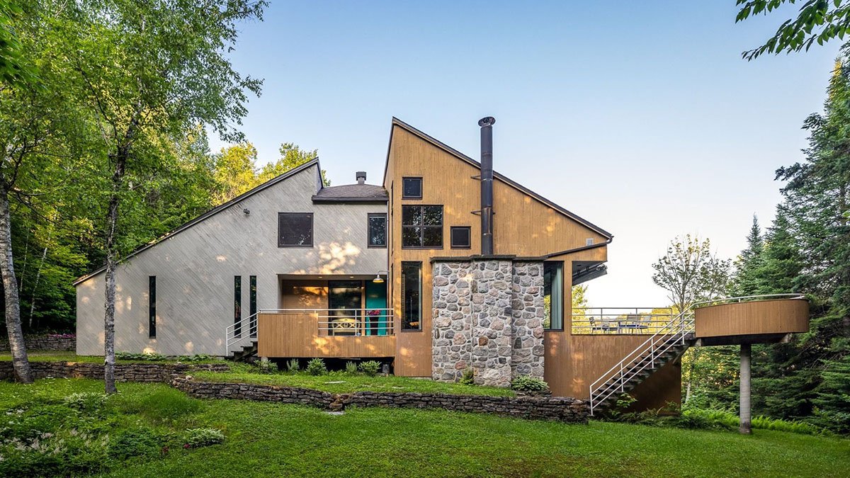 A Singular Waterfront Retreat Comes to Market for the First Time in Ivry-sur-le-Lac