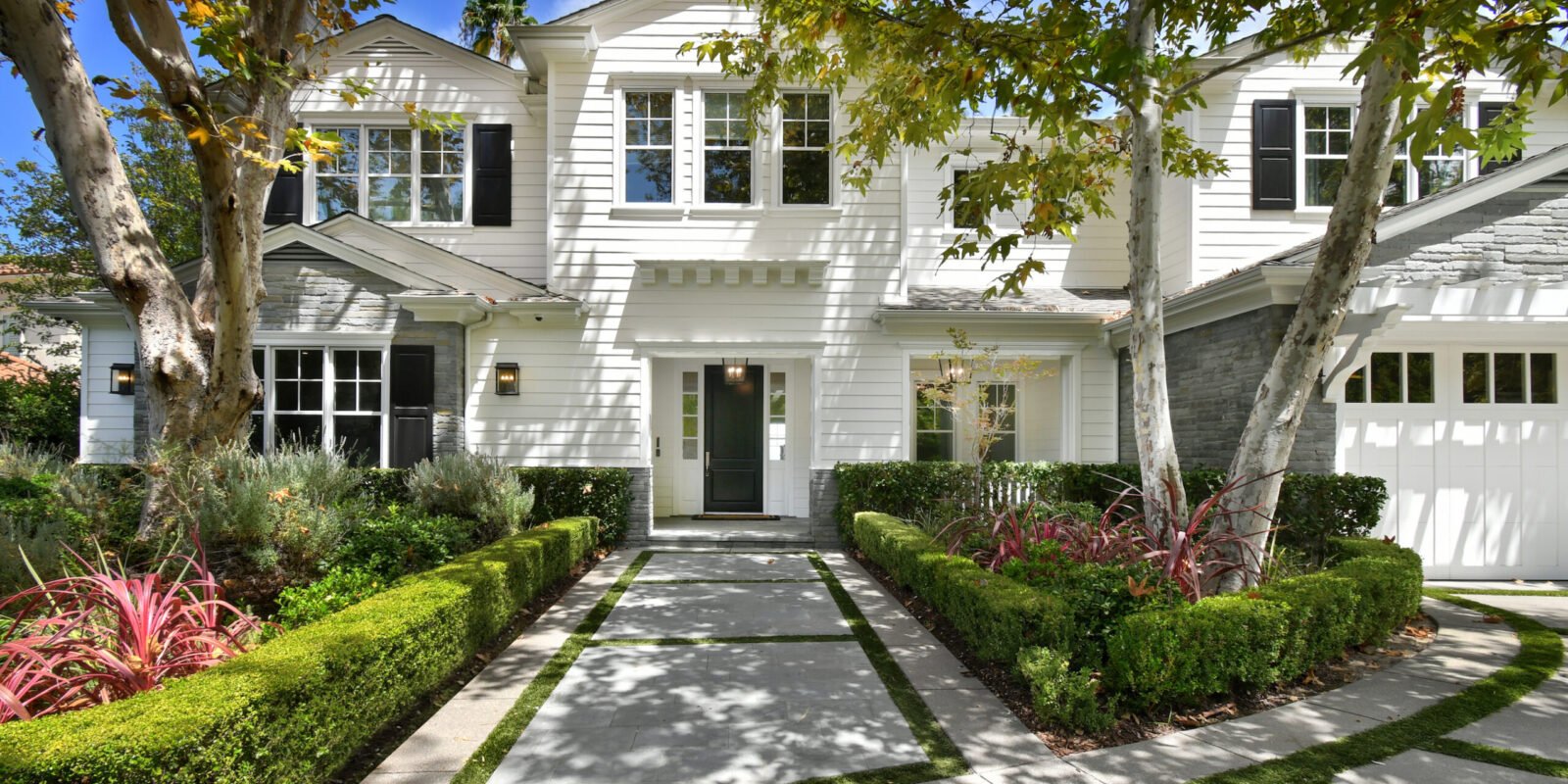 Nick and Vanessa Lachey List Tarzana Estate with Mauricio Umansky and Craig Knizek