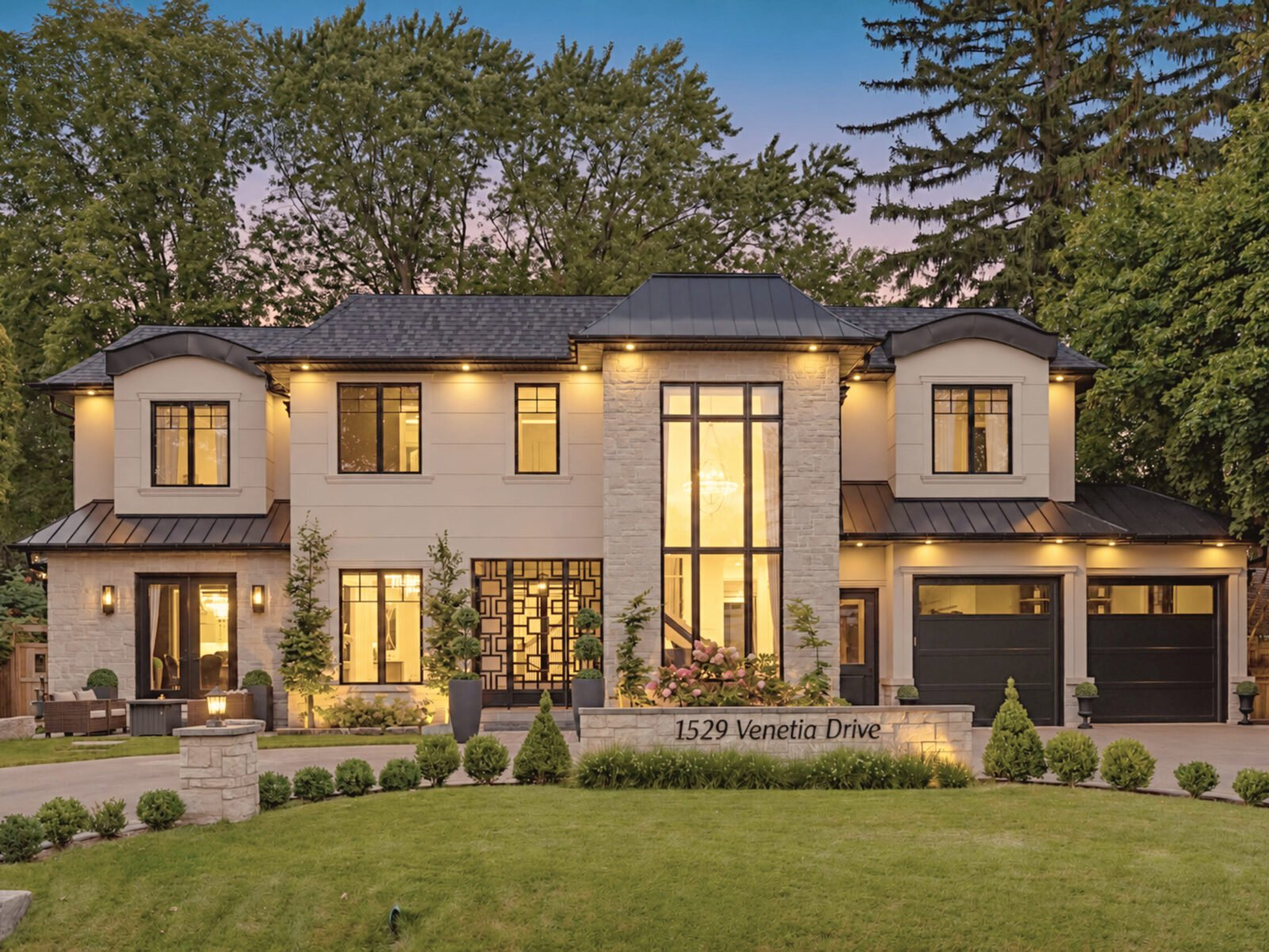 A Grand Home with Resort-Style Amenities in Oakville, Canada