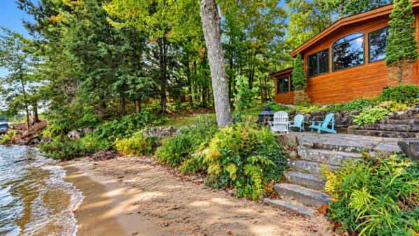 An All-Season Waterfront Home in Muskoka