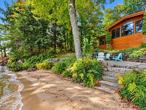 An All-Season Waterfront Home in Muskoka