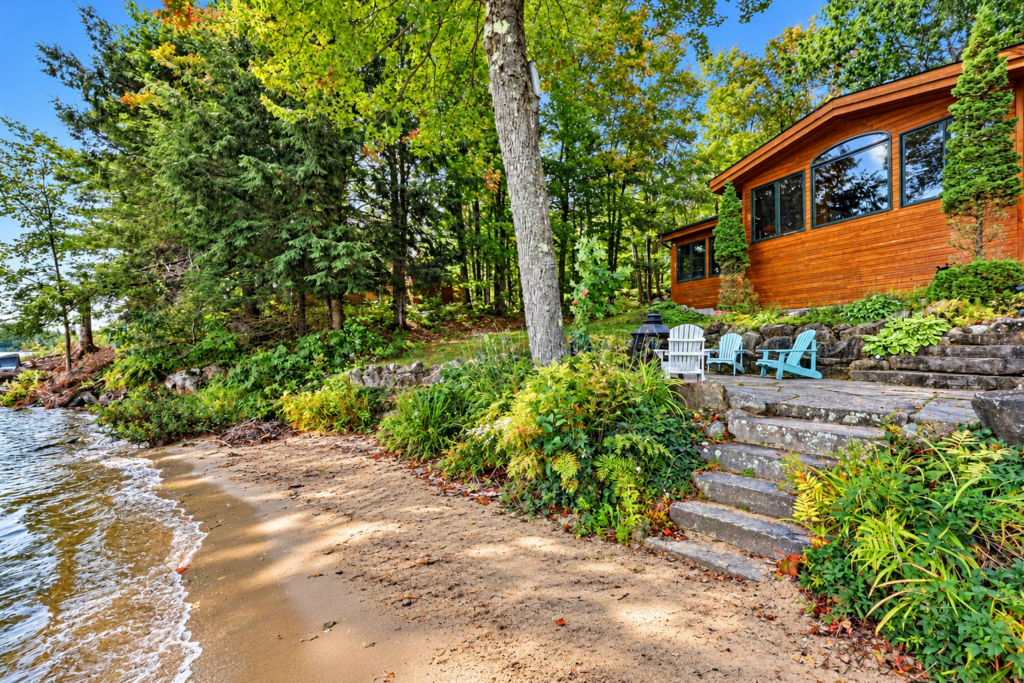 An All-Season Waterfront Home in Muskoka