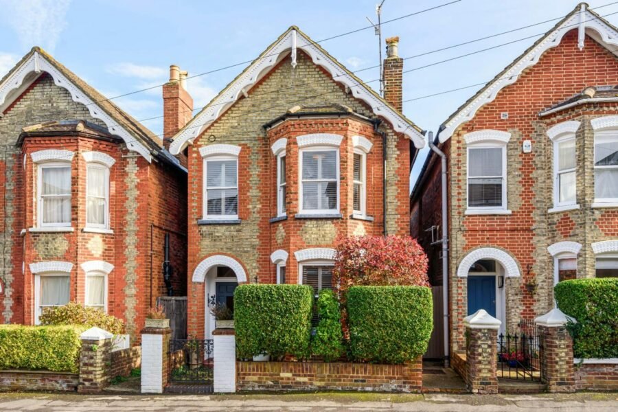 What Does “No Chain” Mean When Buying or Selling a Property?